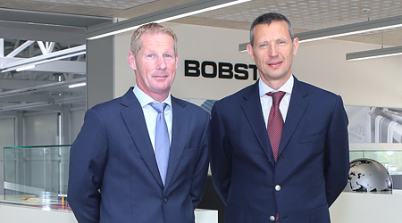 Left to right: Messrs Detlef Merklinger, new member of the BU Web-fed management team and Head of the Product Line Coating and Erik Bothorel, Head of the Business Unit Web-fed and member of the Group Executive Committee.
