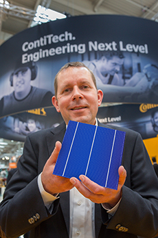 Lasting reductions in production costs: At the LOPEC Armin Senne, flexo business manager at ContiTech, shows prototypes of printed solar cells.  Photo: ContiTech